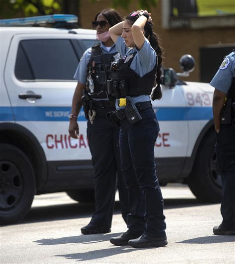 Chicago police officer shot in Englewood neighborhood — second cop hit ...