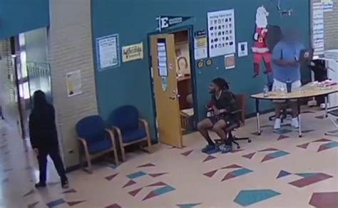 VIDEO Entrenador Agrede A Menor De Edad En Escuela De Michigan