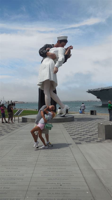 Kissing Couple Statue San Diego Ca Kissing Couples Statue San Diego