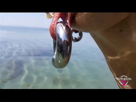 nippleringlover milf cachonda pezones perforados extremos y coño cambiando los anillos de los