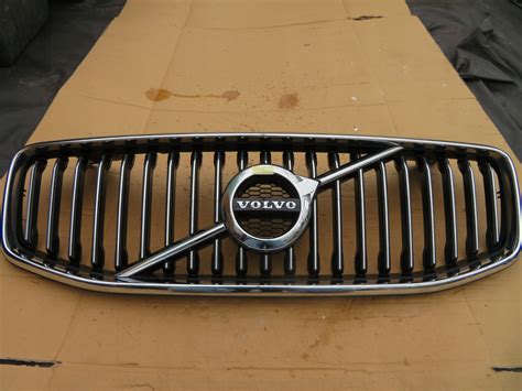 Atrapa Grill Zderzaka Volvo Xc Ii