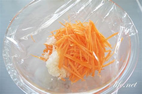 栗原はるみさんのキャロットラペのレシピ。にんじんサラダの作り方。 Recipe Food Coconut Flakes Spices