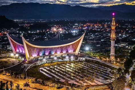 Viral Brimob Masuk Pakai Sepatu Inilah Sejarah Pembangunan Masjid Raya