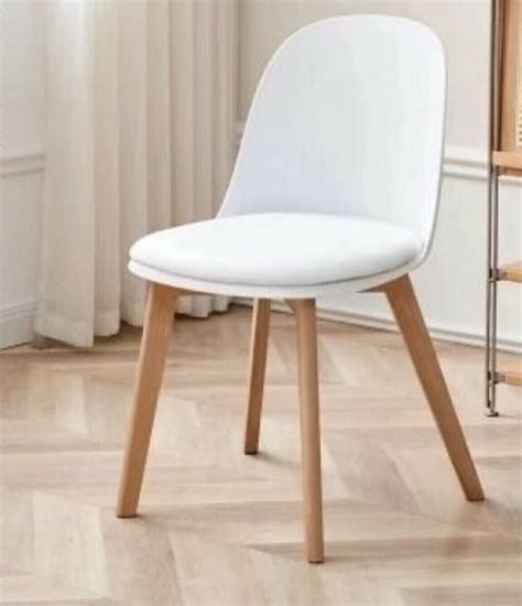 Silla Vita Nórdica Blanca con Patas de Madera