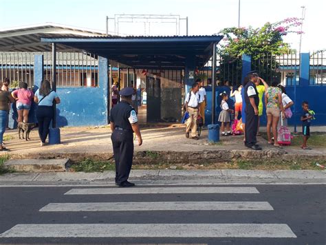 Policía Nacional On Twitter A Esta Hora Mantenemos Recorridos Preventivos En Los Centros