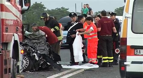 San Giuseppe Vesuviano Na Distrutta Da Un Incidente Intera Famiglia