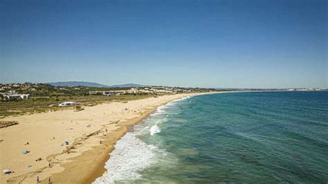 Algarve São Martinho do Porto e Gerês são dos destinos mais procurados