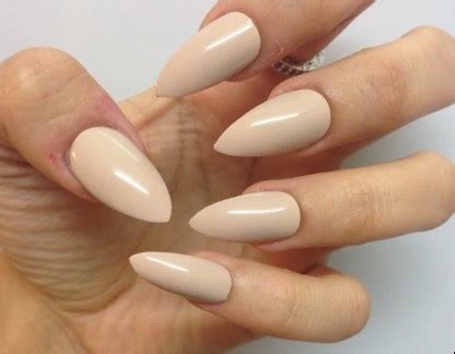 8 nude μανικιούρ για όλες τις περιστάσεις