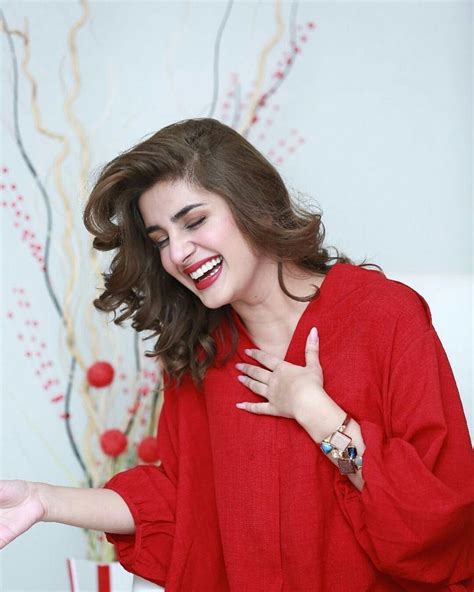 Kubra Khan Wallpapers Top Free Kubra Khan Backgrounds Wallpaperaccess