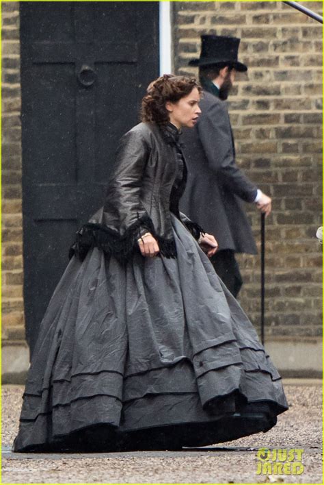 Photo Felicity Jones Films The Aeronauts In The Pouring Rain In London