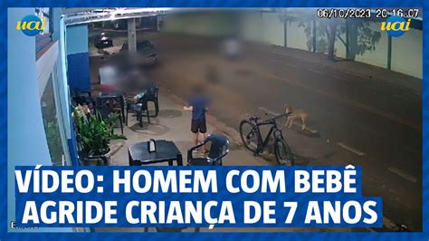 Vídeo homem bebê de colo agride enteada de 7 anos no interior de