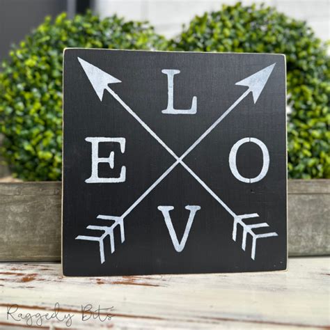 Farmhouse Vintage Love Sign Black Raggedy Bits