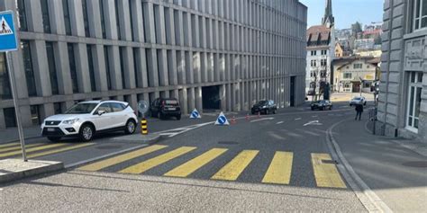 Stadt St Gallen Personenwagen Prallt Gegen Hausfassade