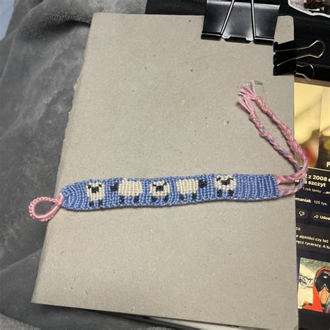 Alpha Pattern Braceletbook