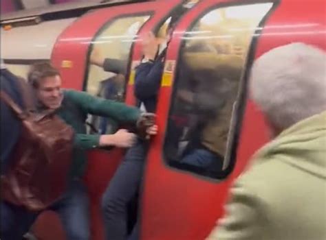 Tube Passenger ‘hysteria As Train Windows Smashed To Escape Smoke