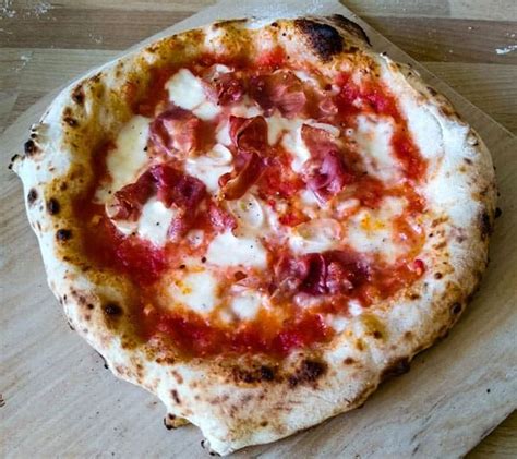 Authentic Neapolitan Pizza Recipe Make The Perfect Neapolitan Pizza