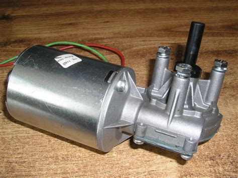 Elektromotor s převodovkou ELVI 101 645 12VDC 18Nm Aukro