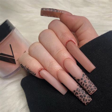 These Nude Nails Are A Minimalistic Trend Sweeping Social Media