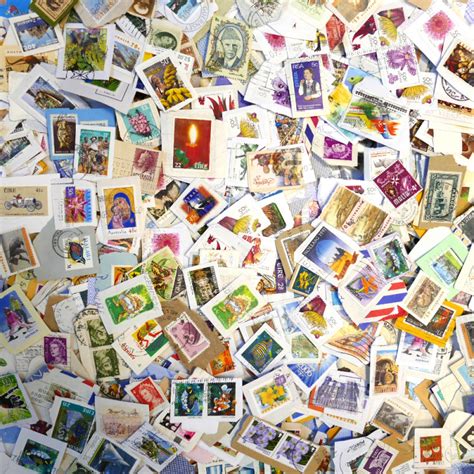 Timbres au kilo à décoller de fragments de France et du monde entier