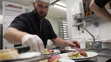 Un Chef Cuisinier En Ehpad Cartonne Sur TikTok En Publiant Ses Recettes