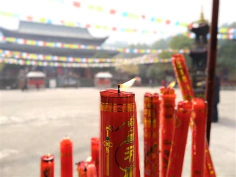 農曆新年春節第一天 黃石部分市民去寺廟祈福 文明祭拜平安吉祥 每日頭條