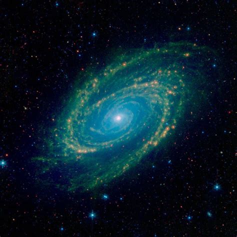 Il telescopio telescopio spaziale Spitzer ci mostra la Galassia di Bode ...