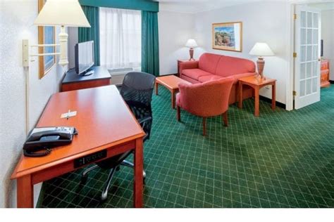 La Quinta Inn & Suites by Wyndham San Antonio Riverwalk - Best Hotels ...