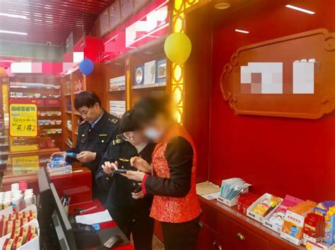 以“买药赠药”形式违法开展药品促销活动，厦门2家药店被查直击现场澎湃新闻 The Paper