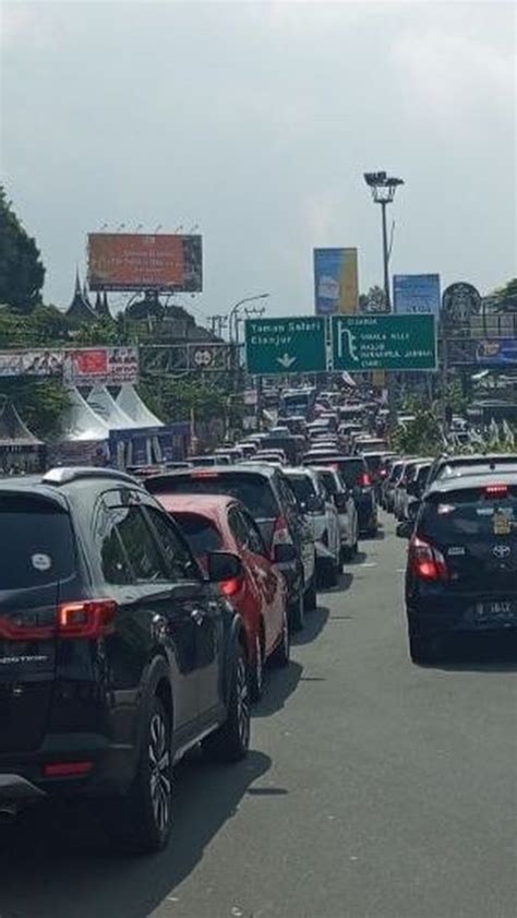 Siap Siap Parkir Liar Di Sepanjang Jalur Puncak Dari Jam