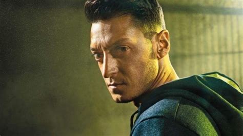 HOT Phương Chi The Face bán n ude khoe hình vẽ Ozil đầy n óng b ỏng Sao thể thao Việt Giải Trí