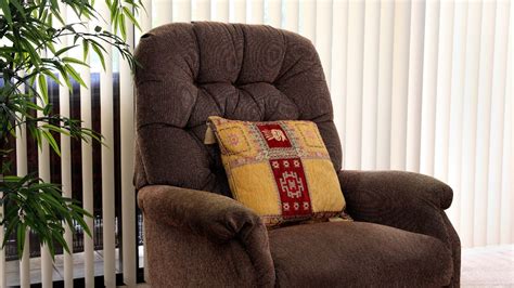 7 Best Recliners For Small Spaces - Kravelv