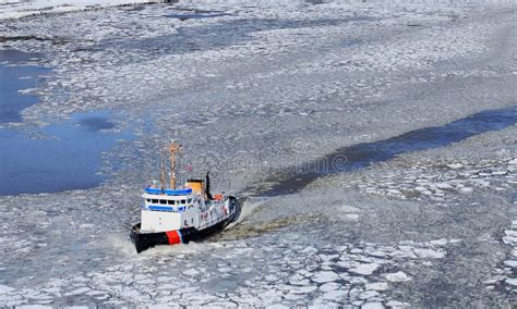 Navio Do Quebra Gelo No Rio Hudson Congelado Imagem De Stock Imagem