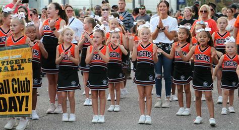 Edwardsville High Schools Groovy Homecoming Parade Draws Hundreds