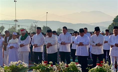 Menhan Prabowo Subianto Dan Anton Chaliyan Salat Iduladha Bersama