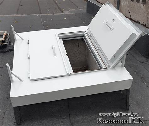 Люк на крышу герметичный