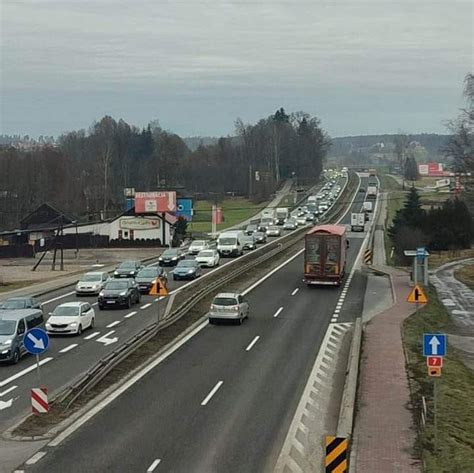 Zakopianka aktualne utrudnienia na drodze Gdzie są korki Jak ominąć