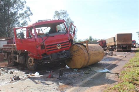 Motoristas De Carreta E Caminh O Ficam Feridos Em Grave Acidente Na Br