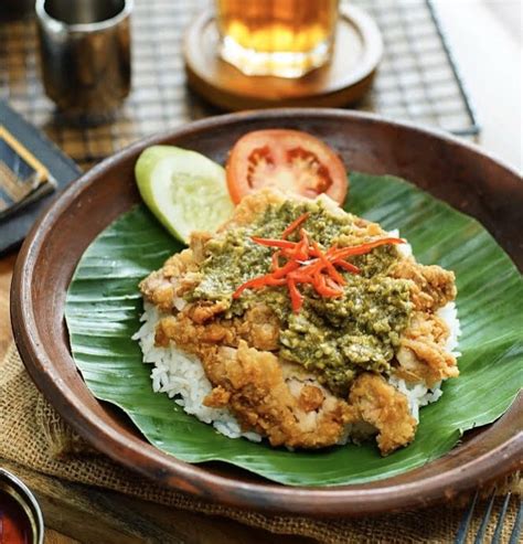 Ayam Geprek Sambal Ijo Resep Ayam Geprek Cabe Ijo Super Jos Bikin Gobyos Tapi Sebelumnya