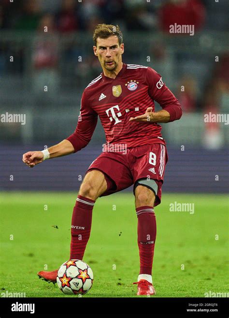 Leon GORETZKA FCB 8 In The Match FC BAYERN MUENCHEN FC DYNAMO KIEW