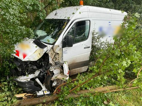 Schwerer Verkehrsunfall Mit Vier Fahrzeugen In Nauheim