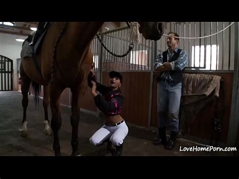 Amigo lamió su coño y la hizo correrse XVIDEOS