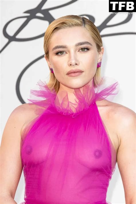 Florence Pugh Nua Fotos E Nudes Da Atriz De Oppenheimer