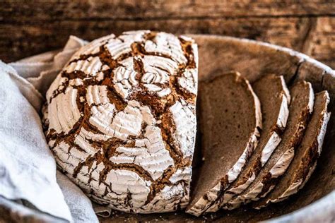 Roggensauerteigbrot So Gelingt Der Sauerteigklassiker Mann Backt