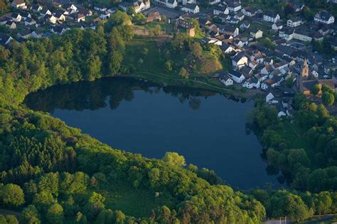 Maare Und Kraterseen Natur Und Geopark Vulkaneifel