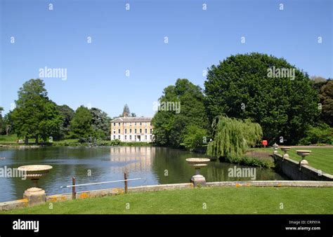 Lake At Kew Gardens London Stock Photo Alamy