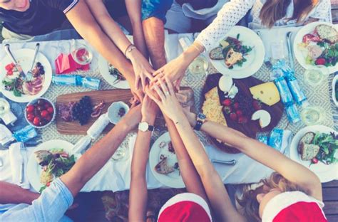 Potluck Etiquette: The Dos & Don’ts of The Season’s Most Popular Parties