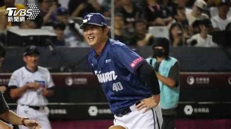 中職明星賽／叫總欸出來打！洪總險勝王建民 平野爆笑跨欄又短打 鏡週刊 Mirror Media