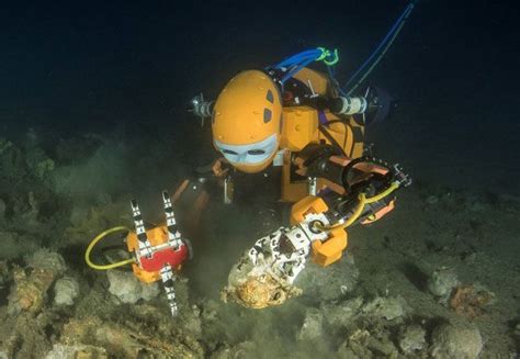 Stanfords Humanoid Diving Robot Takes On Undersea Archaeology And