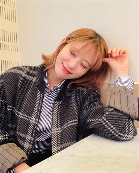 우주소녀 루다s Instagram profile post 월요정등장 Striped top Wjsn luda