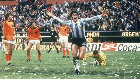 Kempes El Campeón Que Nunca Tocó La Copa Del Mundo Ni Le Dio La Mano A Videla ~ Mundialistas